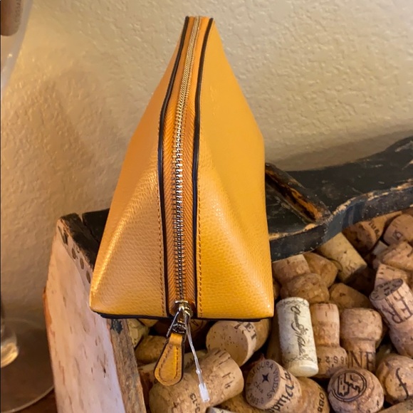 Coach Triangular shaped leather bag - Picture 6 of 7